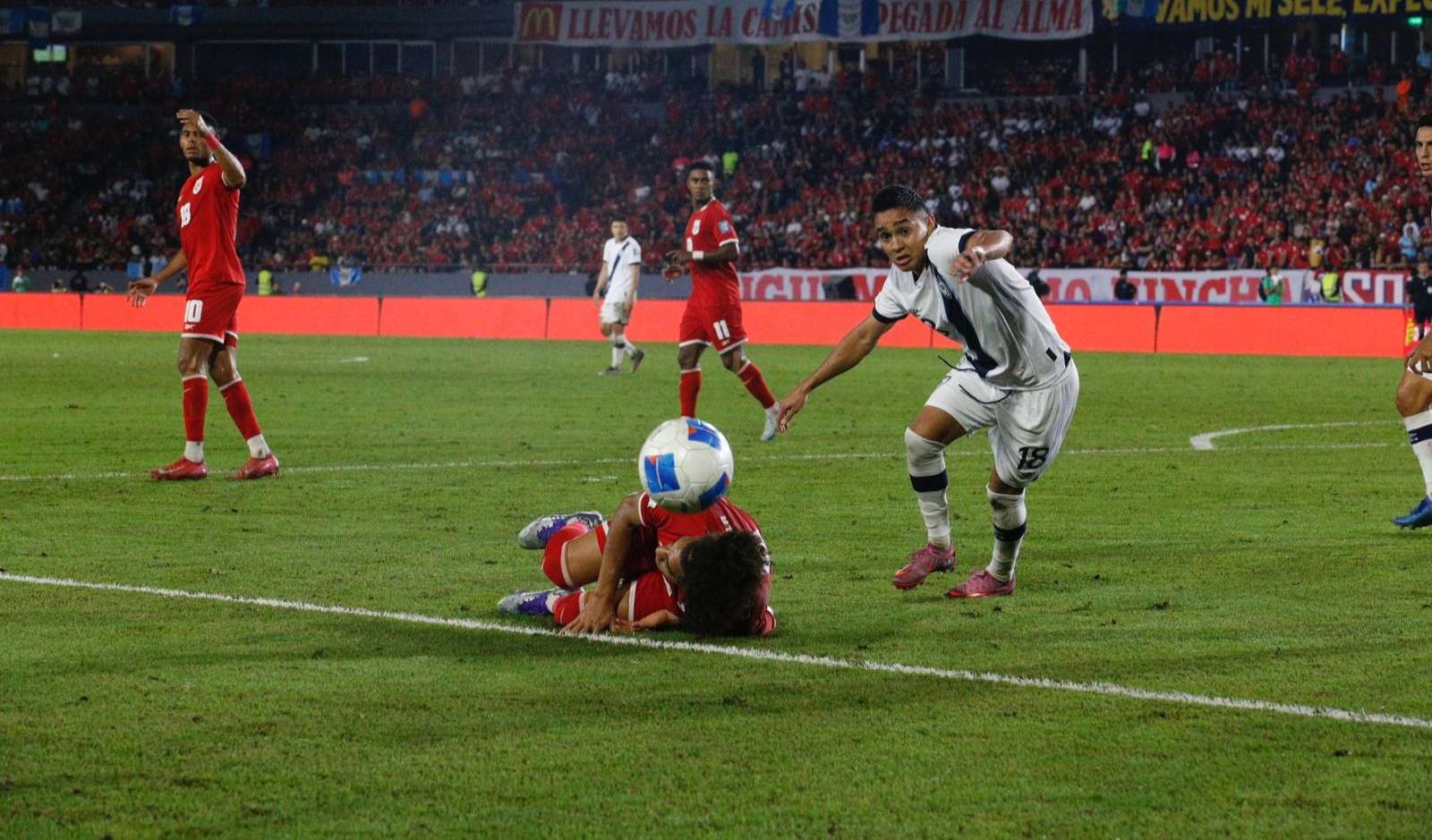 Guatemala logra en Panamá un punto que reaviva el sueño mundialista