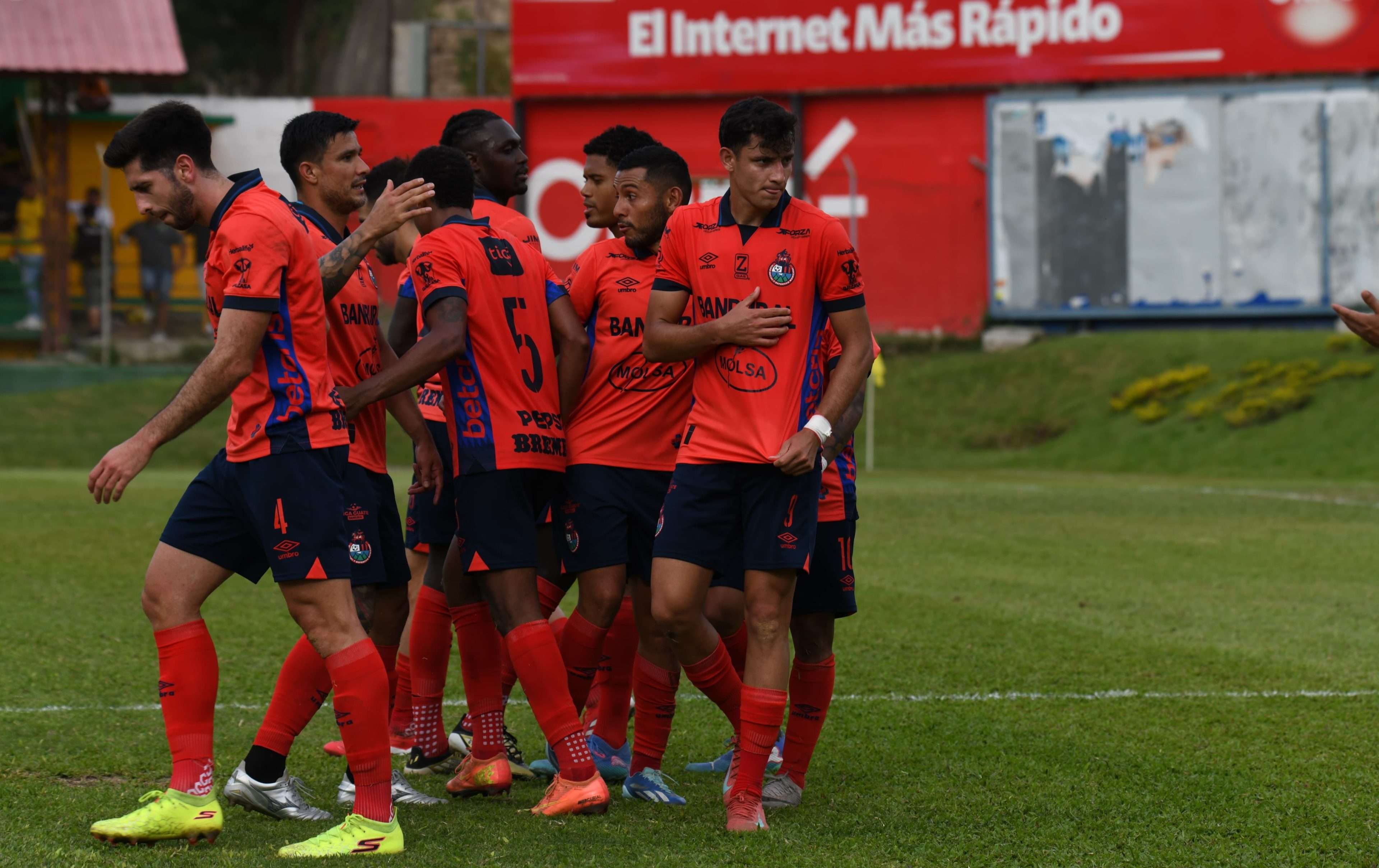 EN IMAGÉNES | Municipal aplasta a Guastatoya y mantiene su invicto