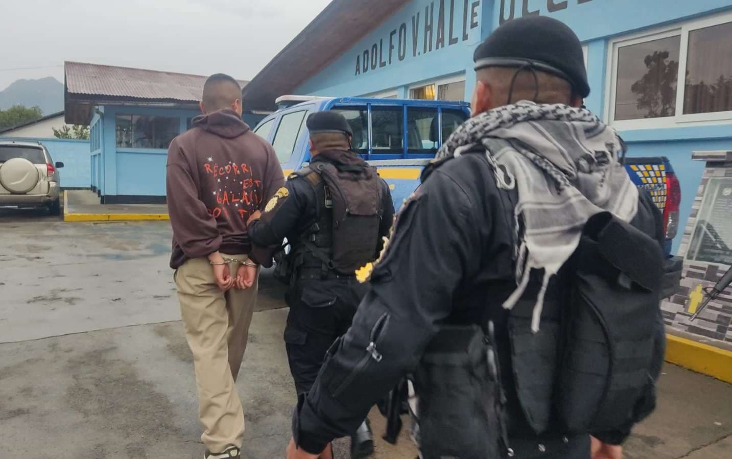 ¿Cómo ingresó la droga? Estudiante sorprendido con cápsulas y colmillos de cocaína en instituto militar