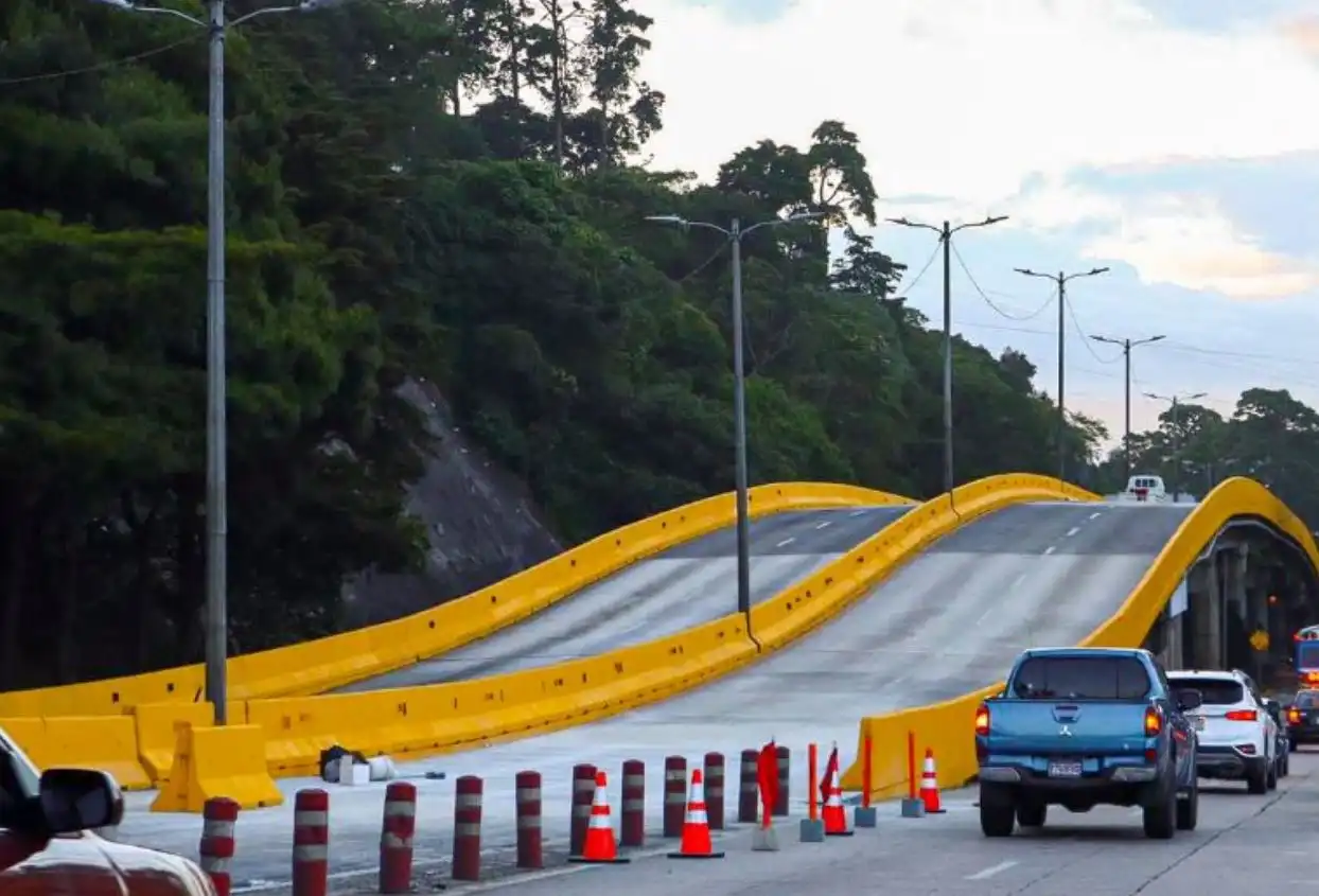 ¿Viajas por Carretera a El Salvador en la tarde? Este cambio de horario te interesa