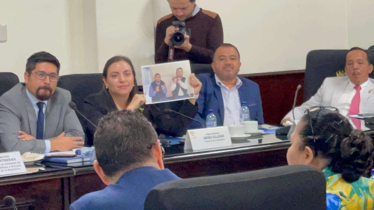 “Regrese a su búnker”: Andrea Villagrán encara a Consuelo Porras en plena audiencia de presupuesto