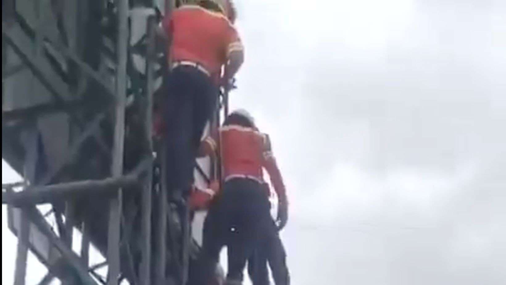 Accidente eléctrico en Calzada Raúl Aguilar Batres deja a un hombre herido y tráfico complicado