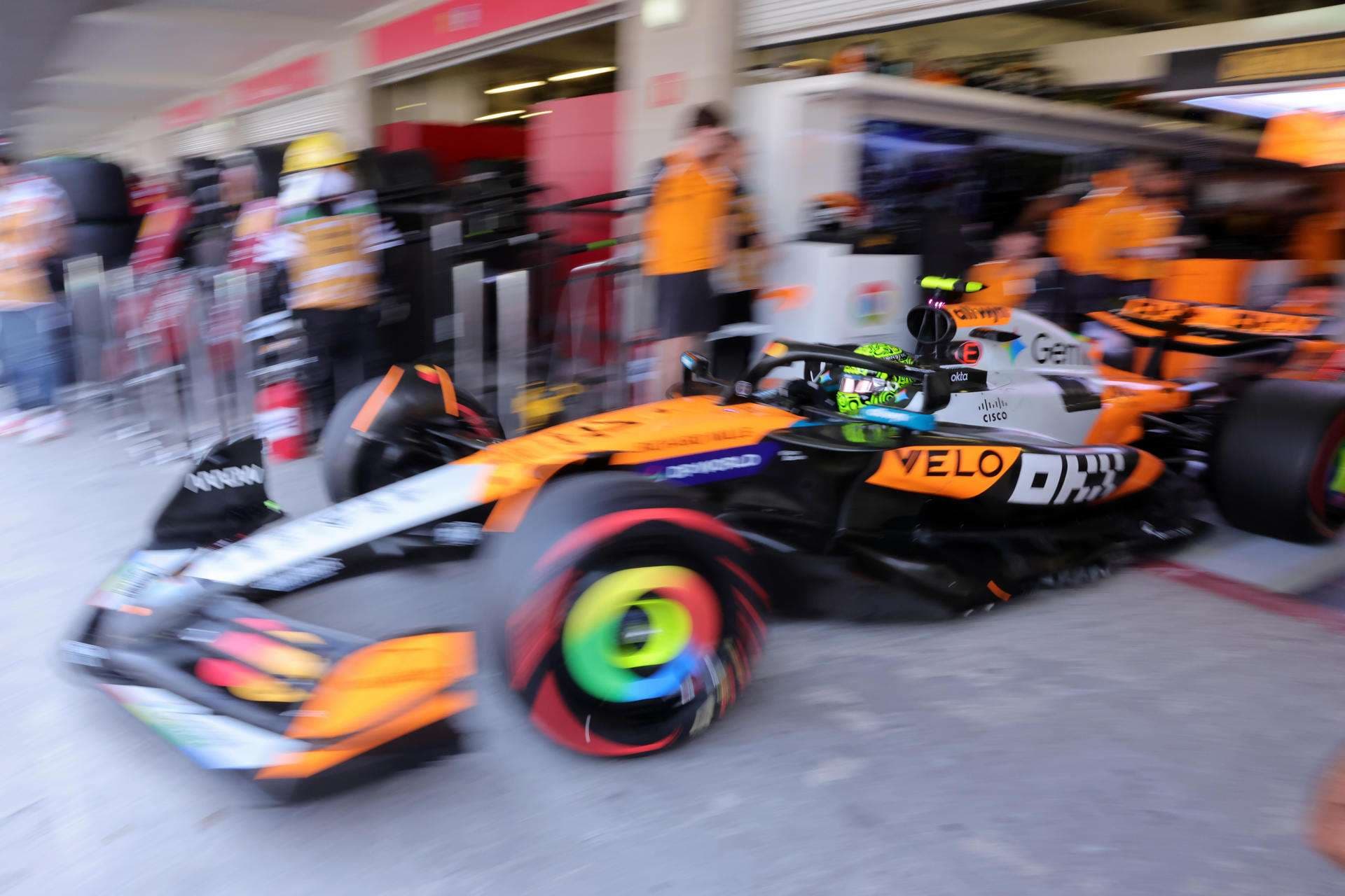 El británico Lando Norris de McLaren participa durante la tercera sesión de entrenamientos del Gran Premio de México de la Fórmula Uno este sábado, en el Autódromo Hermanos Rodríguez en Ciudad de México (México). EFE/ Issac Esquivel