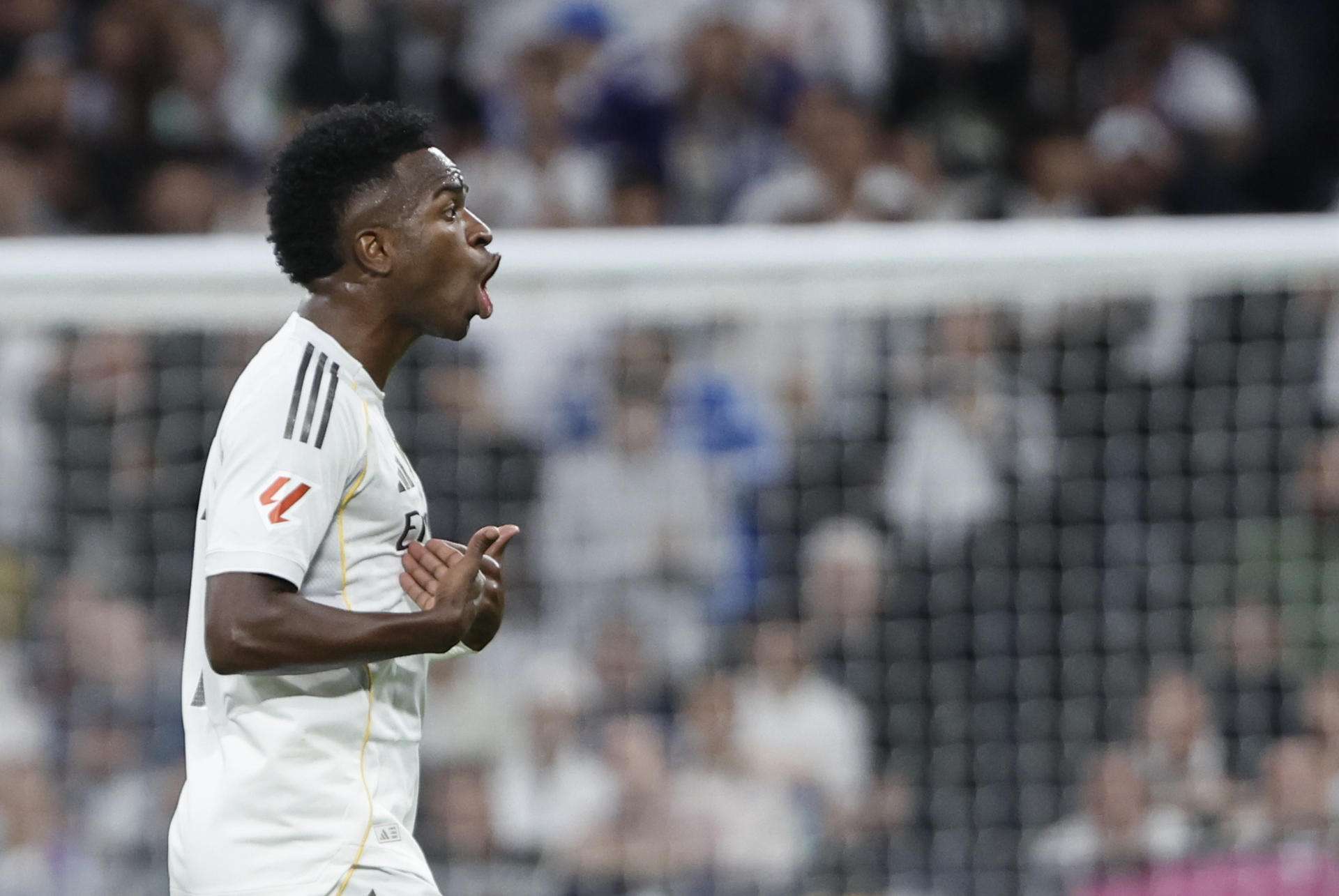 Vinícius, en su enfado en el cambio, según Dazn: Me voy del equipo