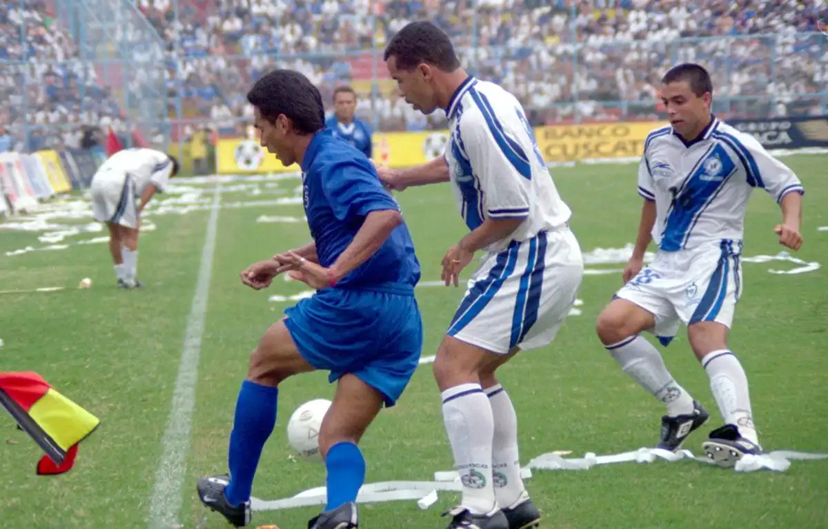 25 años después, el Cuscatlán vuelve a ser escenario del duelo entre El Salvador y Guatemala