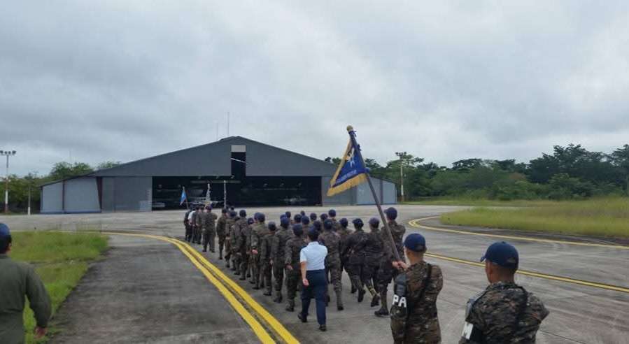 Ejército confirma robo de armamento en base aérea de Petén