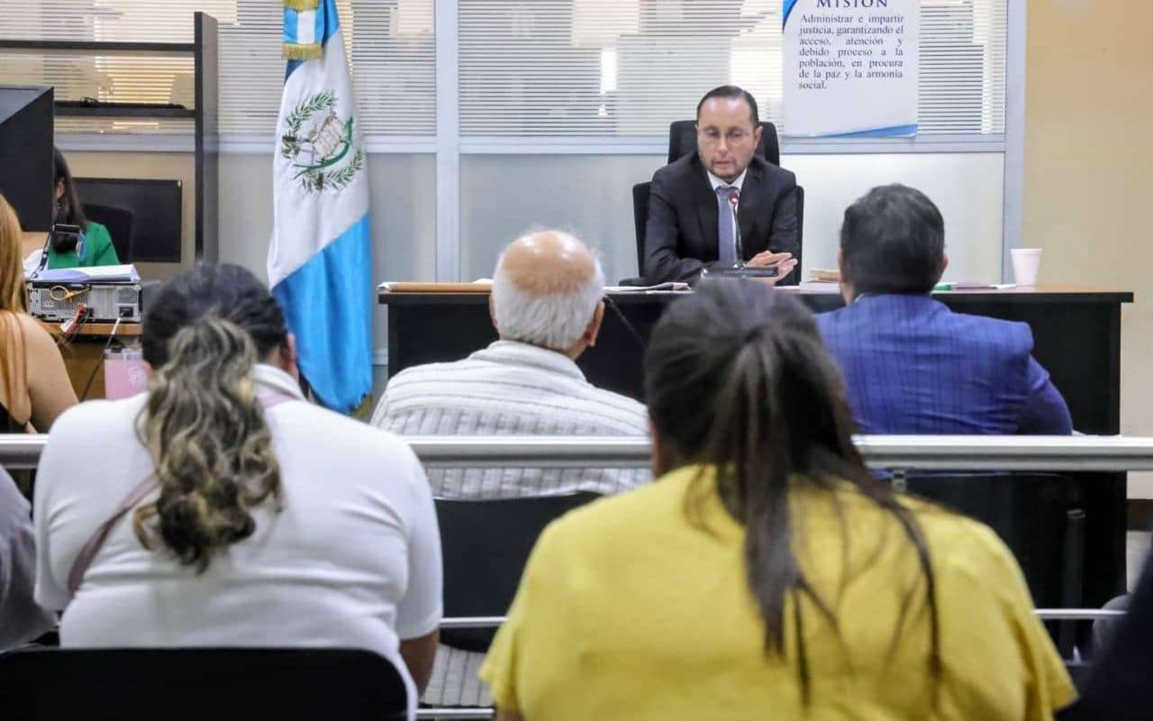 El juez Sergio René Mena Samayoa durante la audiencia de primera declaración. (Foto: Diario de Centroamérica).