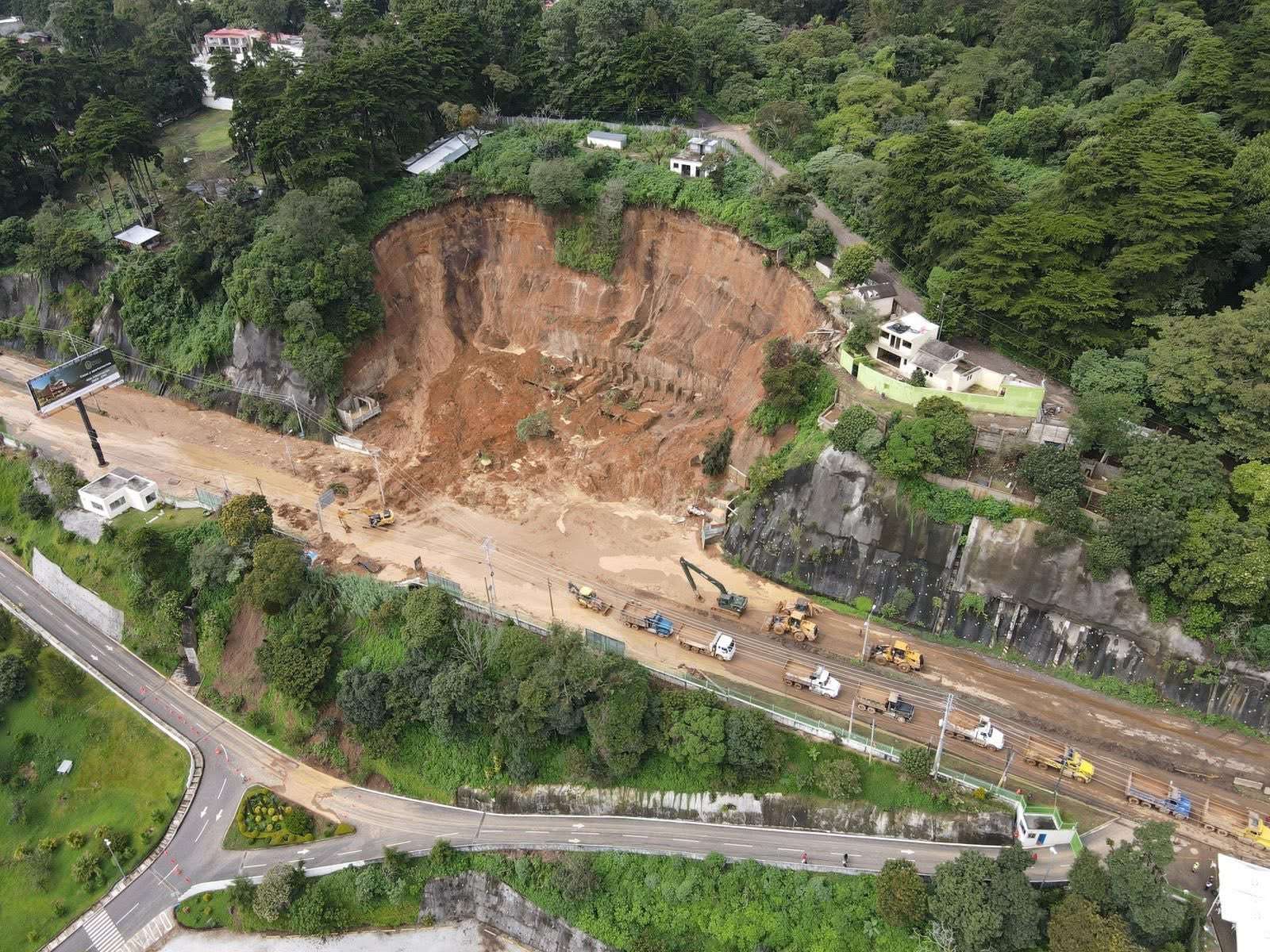 ¿Hasta cuándo el caos en carretera a El Salvador? Tres nuevos deslizamientos agravan la situación