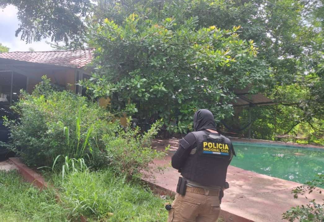 Desmantelan presunto narcolaboratorio con armas y químicos