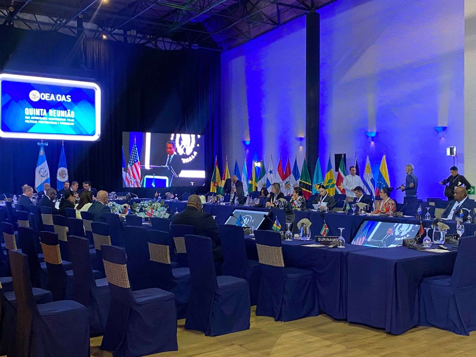 Arévalo aborda la reforma penitenciaria en reunión de la OEA en Antigua Guatemala