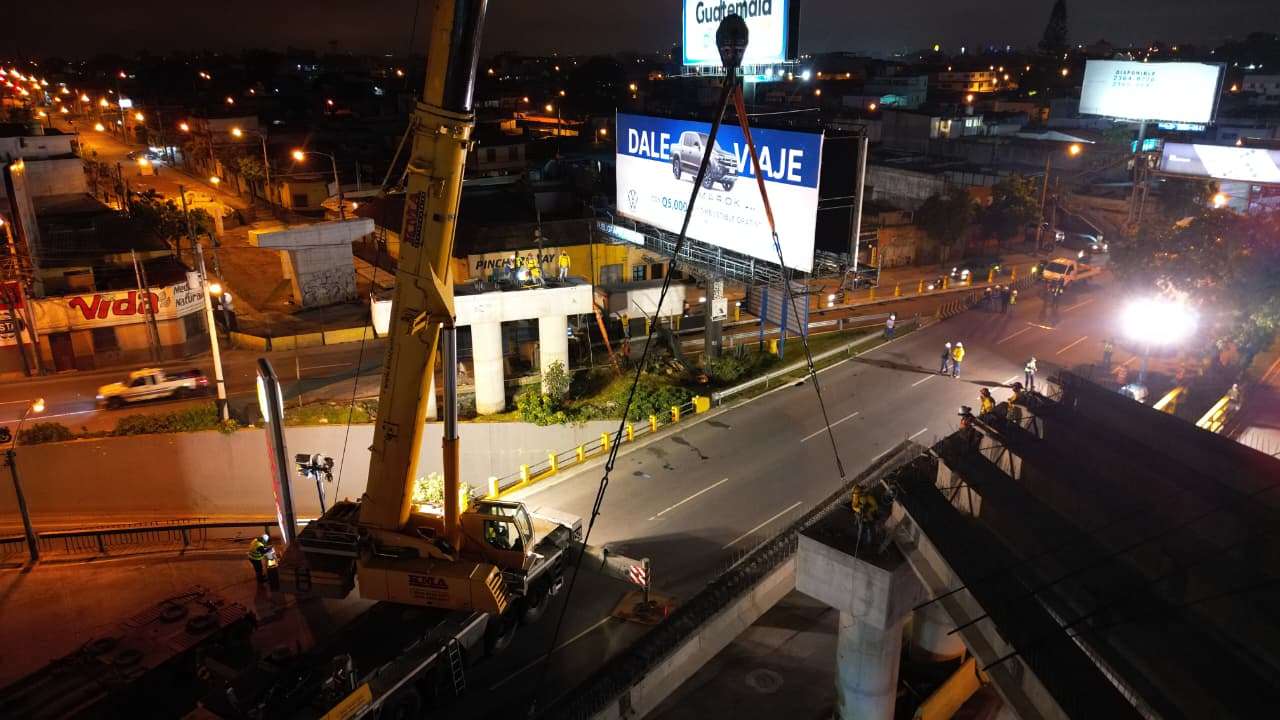 paso a desnivel calzada roosevelt.