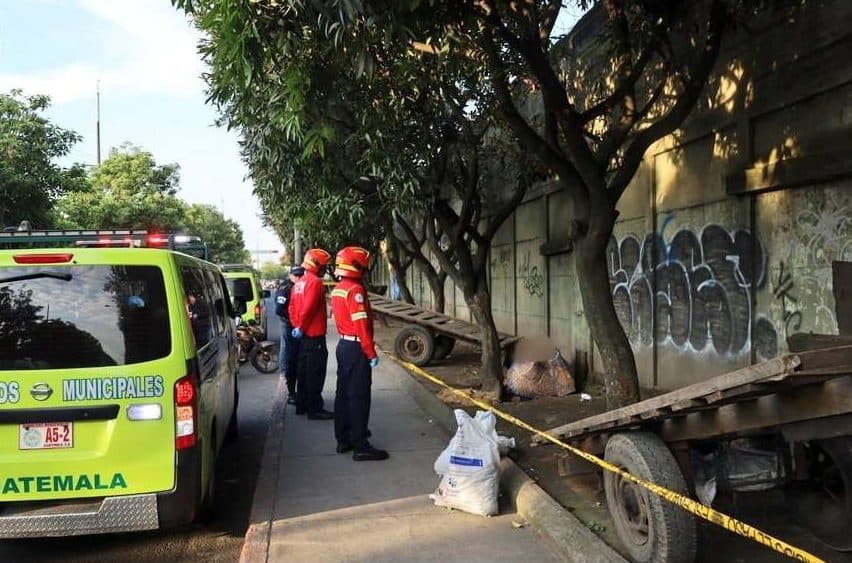 Localizan el cadáver de una mujer envuelto en cartones en la vía pública