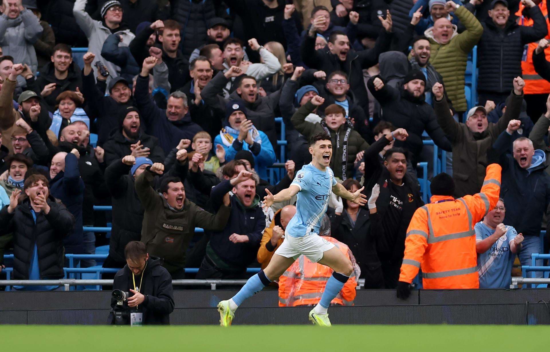 El jugador del City Phil Foden celebra un gol durante el partido de la Premier League que han jugado Manchester City y Leeds United en Manchester, Reino Unido. EFE/EPA/ADAM VAUGHAN