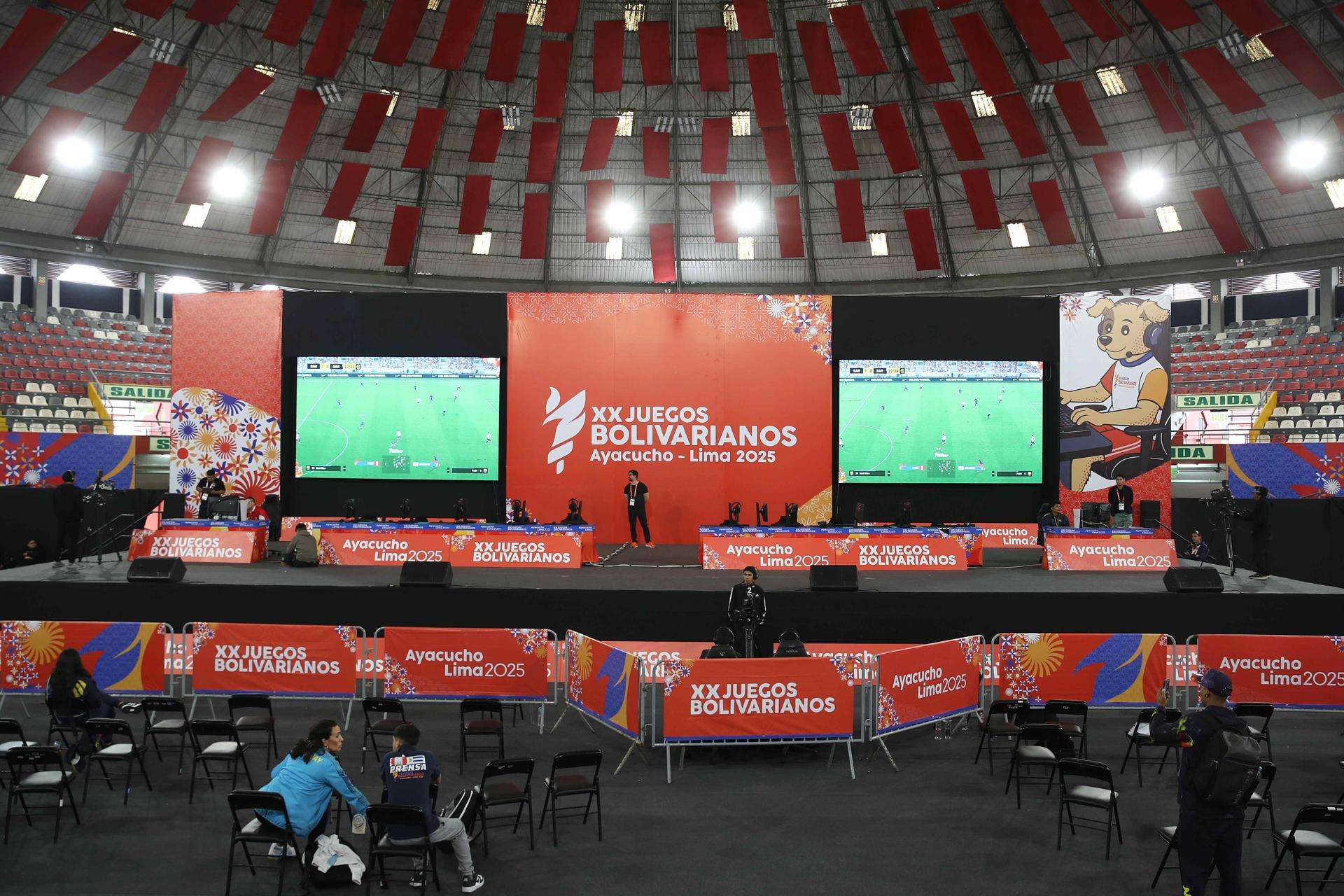 Fotografía del escenario de los XX Juegos Bolivarianos Ayacucho y Lima 2025 este viernes, en Lima (Perú). Los 'e-sports', con el 'e-football' y Dota 2, fue la primera disciplina en entrar en acción. EFE/ Paolo Aguilar