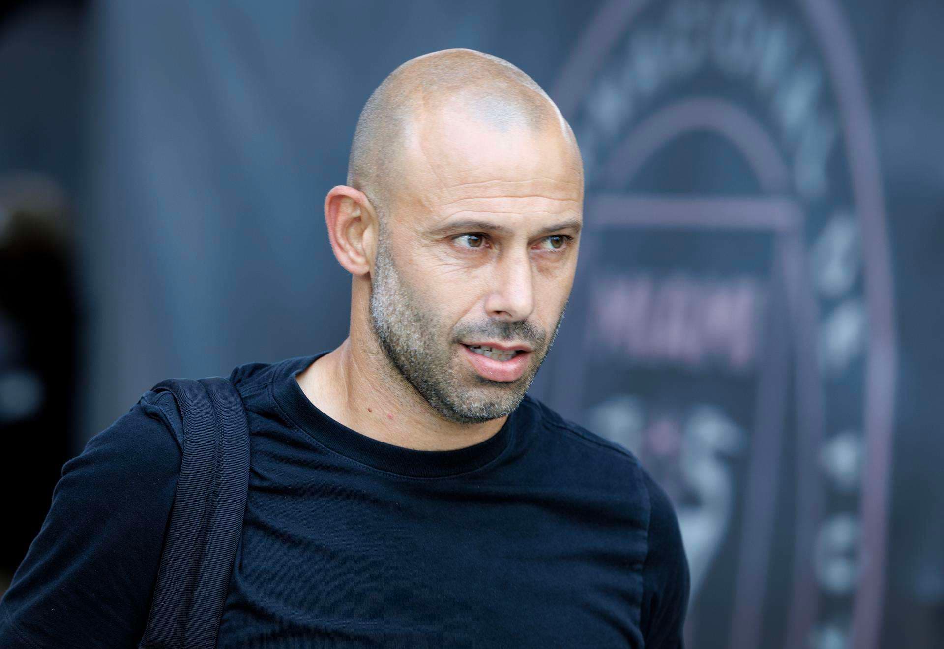 El entrenador del Inter Miami's Javier Mascherano celebró este sábado la conquista de la Coferencia Este de la MLS en el Chase Stadium de Fort Lauderdale (Florida), pero advirtió que el objetivo mayor es el título de la Liga, que se disputará el 6 de diciembre. EFE/EPA/Cristobal Herrera Ulashkevich