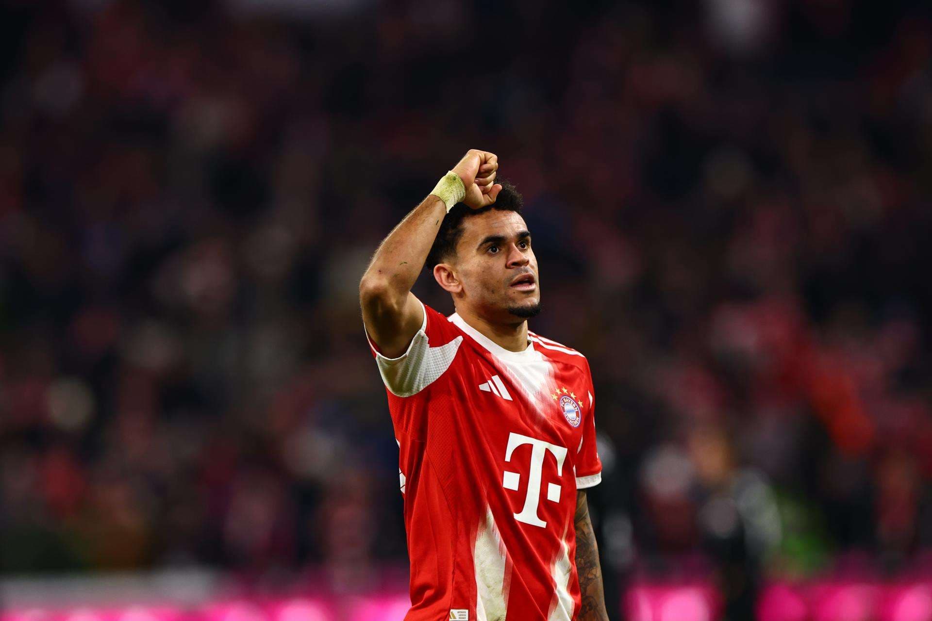El jugador del Bayern Múnich Luis Diaz celebra el 2-1 durante el partido de la Bundesliga que han jugado Bayern Munich y FC St. Pauli en Múnich, Alemania. EFE/EPA/ANNA SZILAGYI