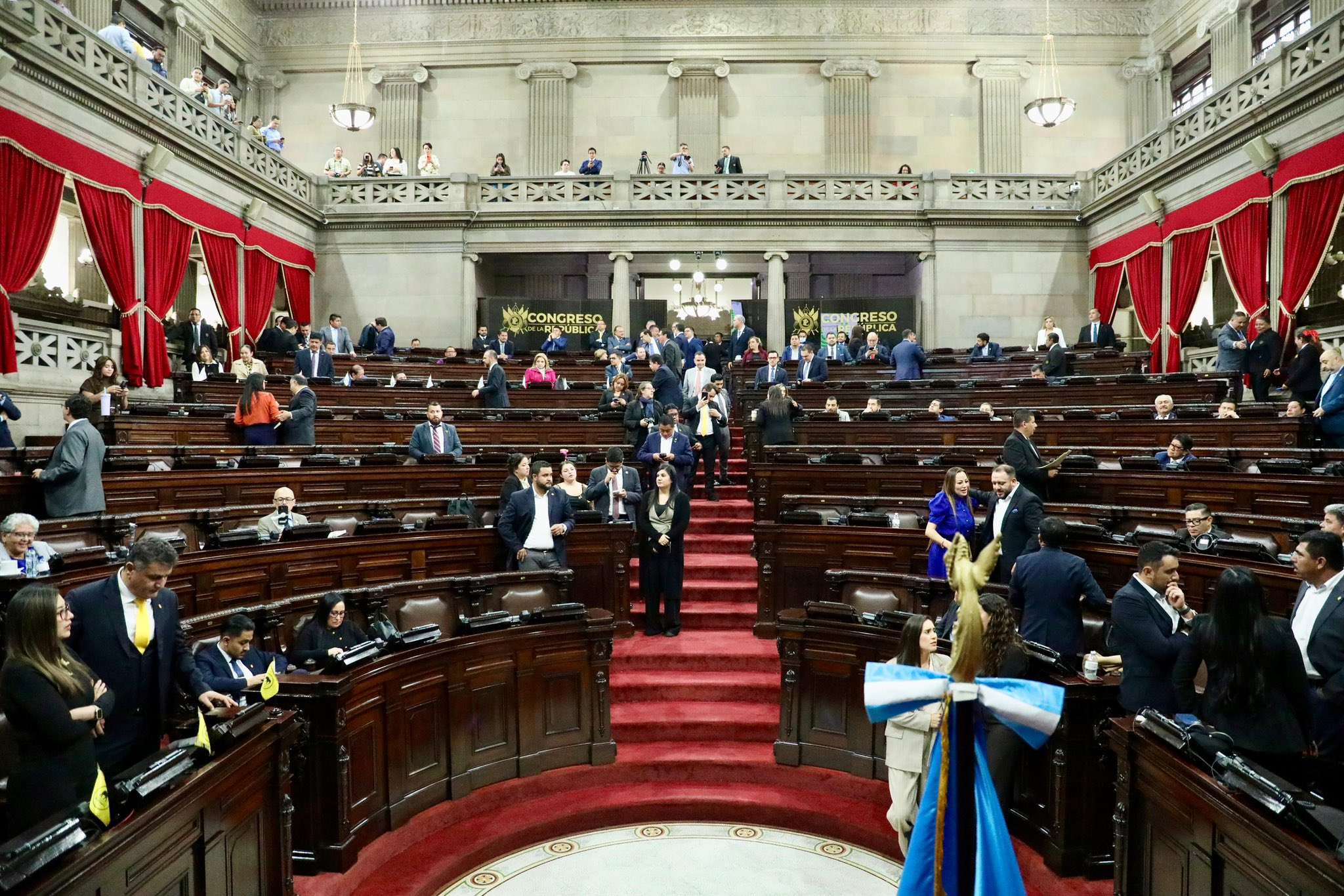 ¿Aliados o rivales? Ocho bancadas logran un acuerdo histórico en el Congreso, según Elmer Palencia