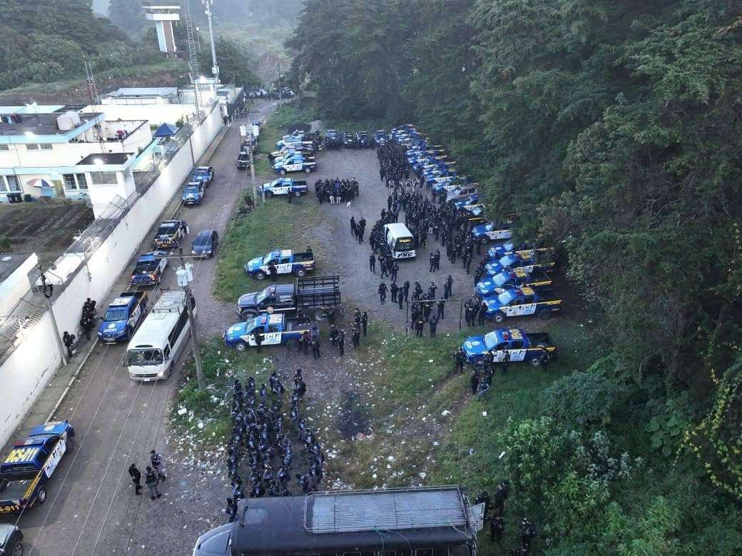 Demuelen estructura ilegal en Pavoncito durante operativo para retomar control del penal