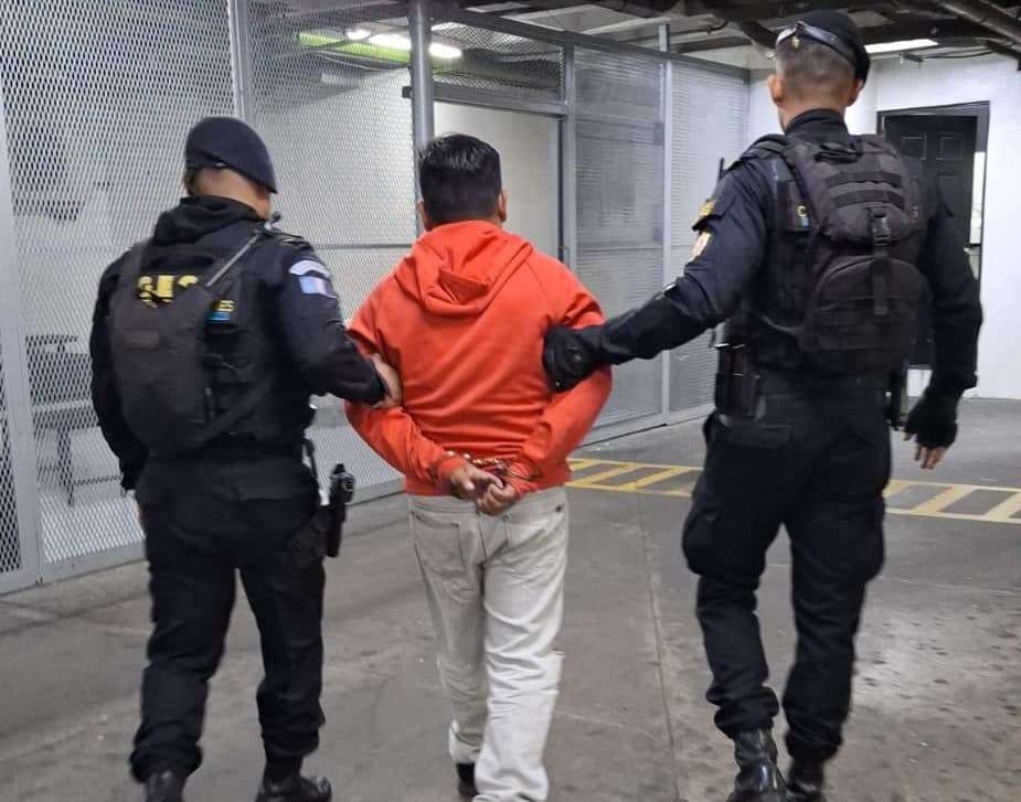 ¡Tercer arresto! Policía recaptura a presunto extorsionista en plena avenida Petapa