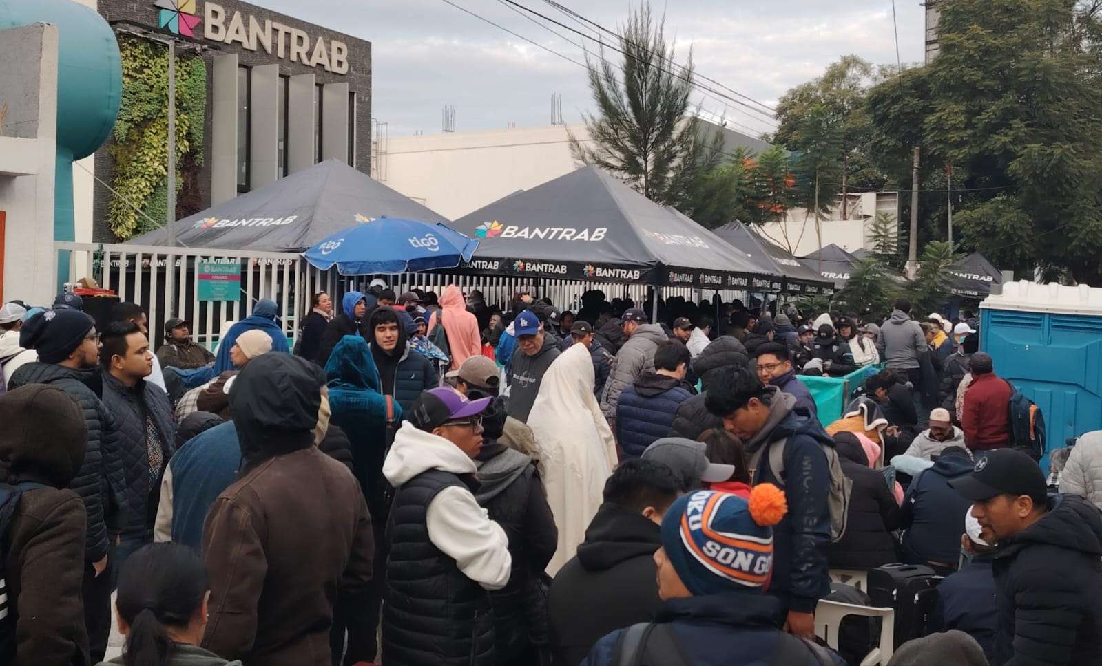 Filas aficionados venta entradas selección.