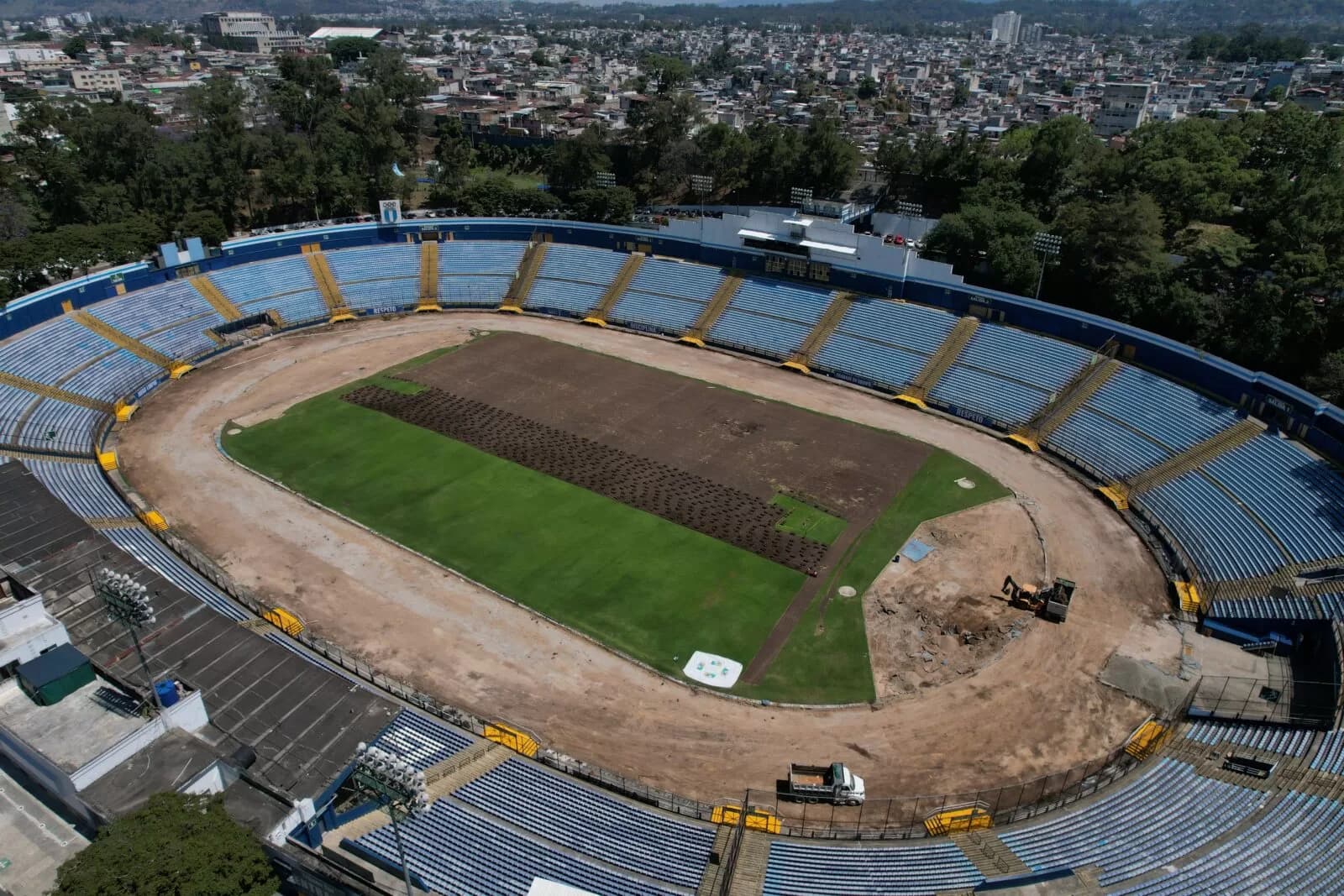 "Mínimo un año más sin estadio": Fracasa la remodelación del Doroteo Guamuch Flores; diputado denuncia anomalías