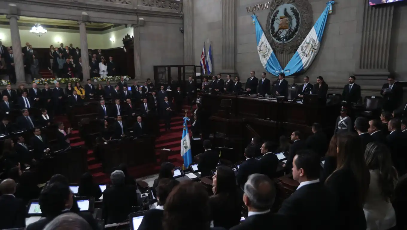 ¿Dónde quedaron Vamos y la UNE? Las ausencias que reconfiguran el Congreso