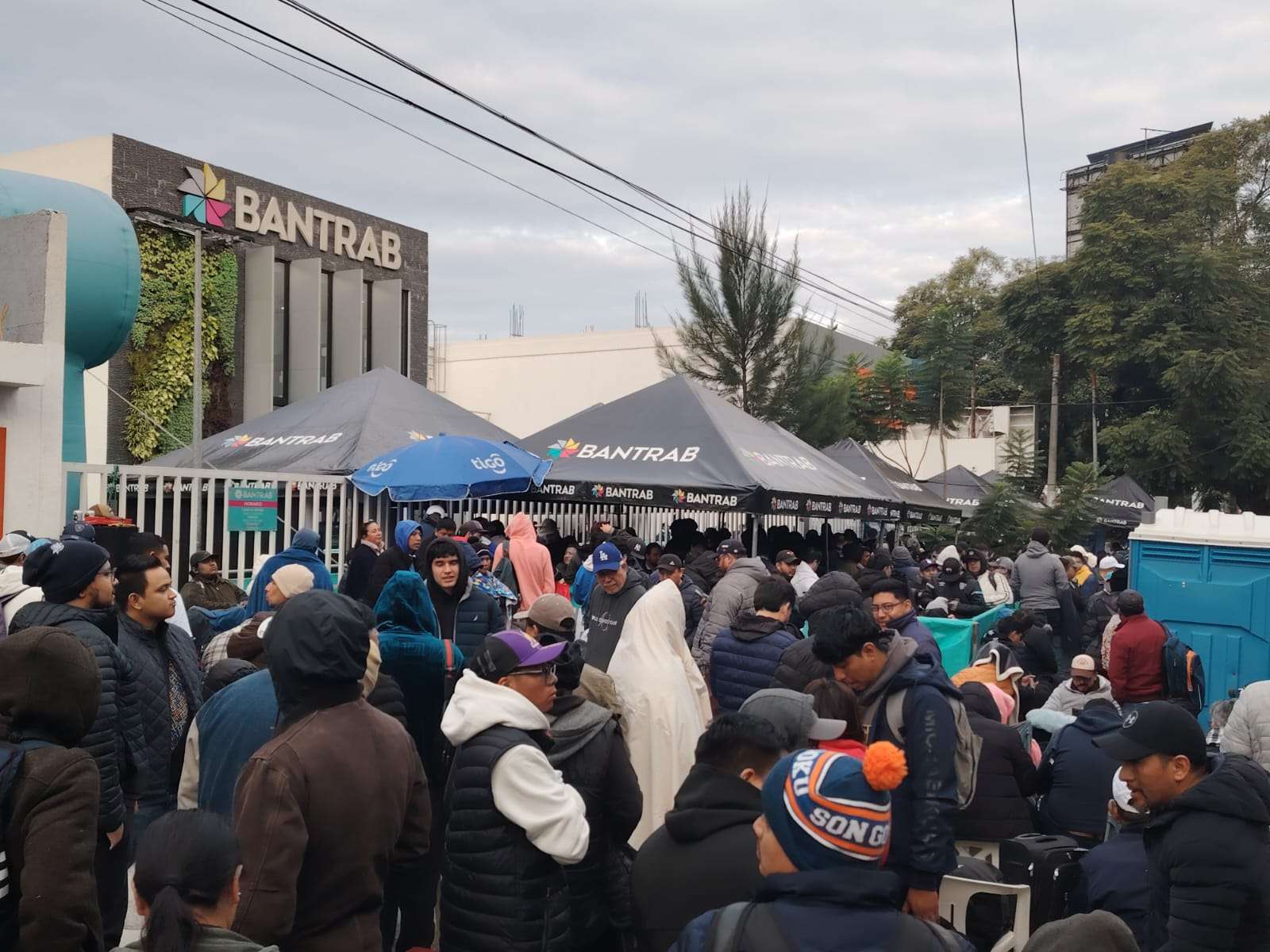 ¡El sueño mundialista está más vivo que nunca! Cientos de aficionados madrugan para asegurar su lugar en El Trébol