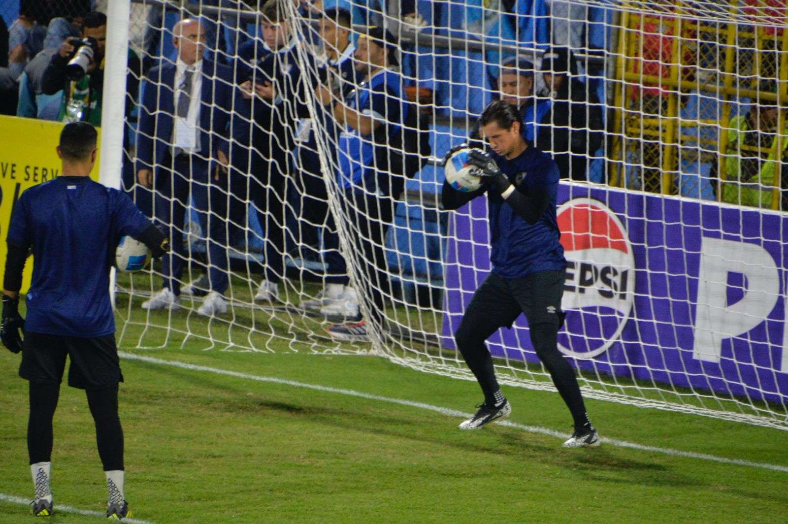 ¡El Trébol se despierta! Aficionados viven al máximo el calentamiento