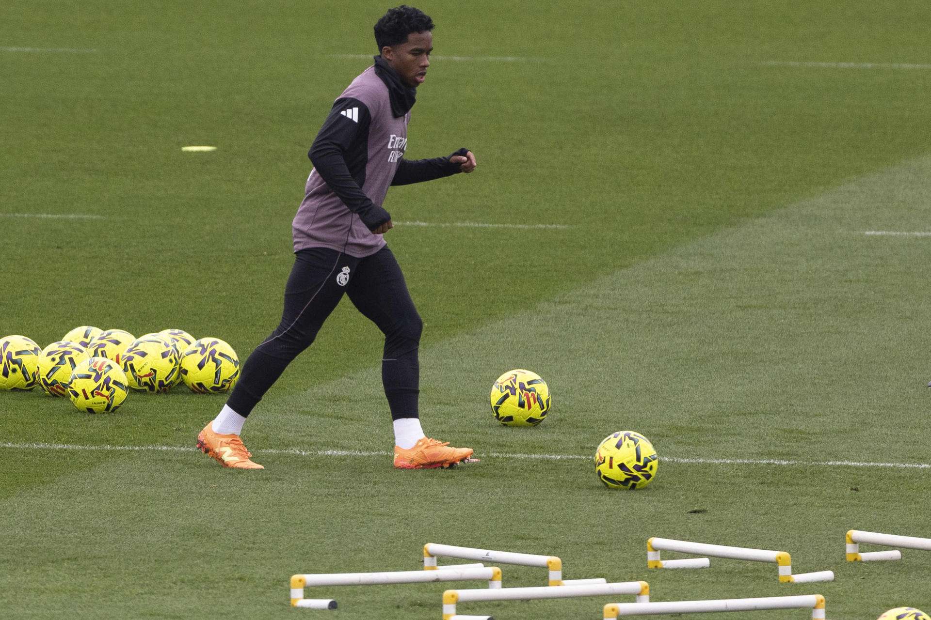 Endrick conoce a sus nuevos compañeros del Olympique de Lyon