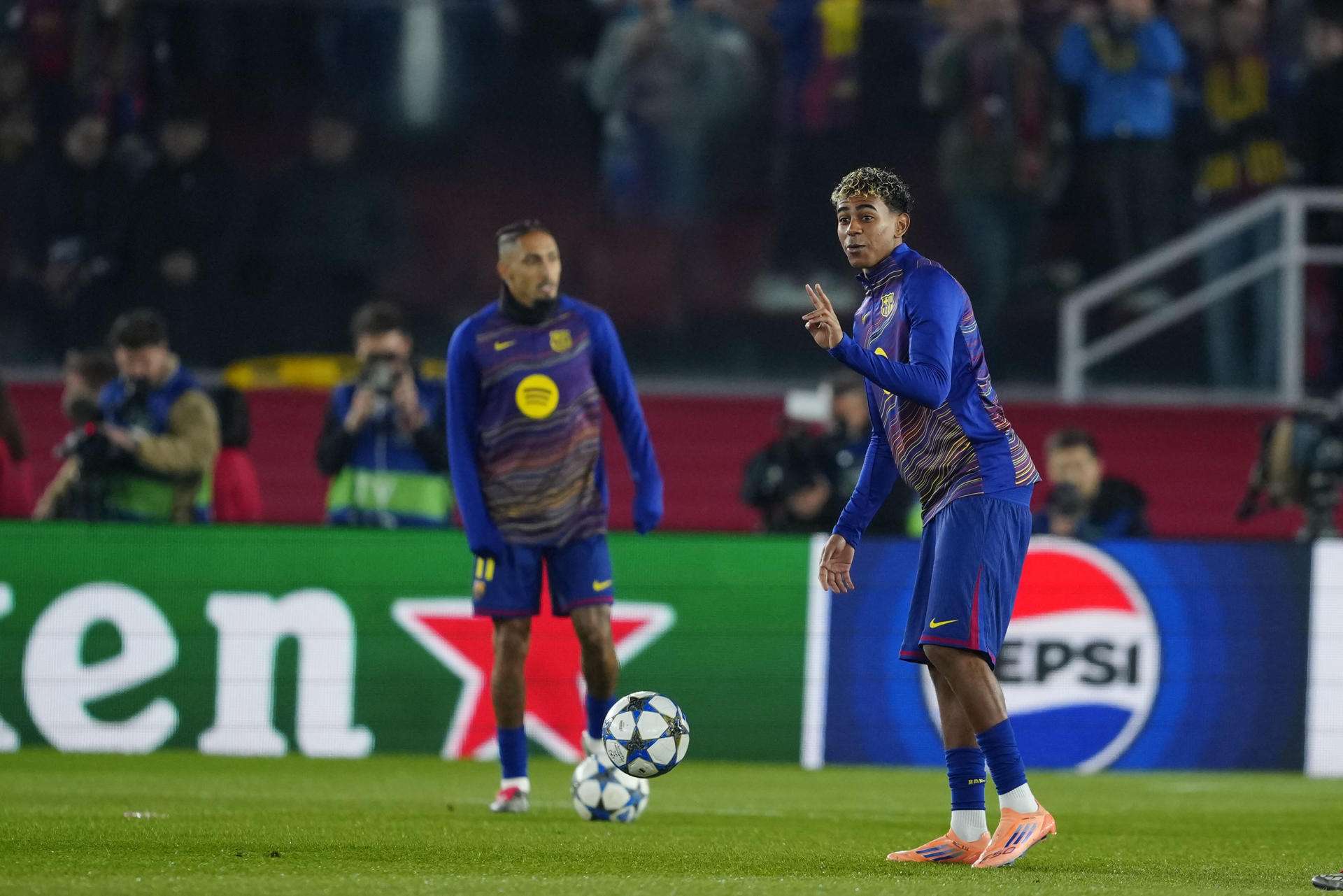 Hansi Flick sorprende: Tridente ofensivo renovado para la Champions