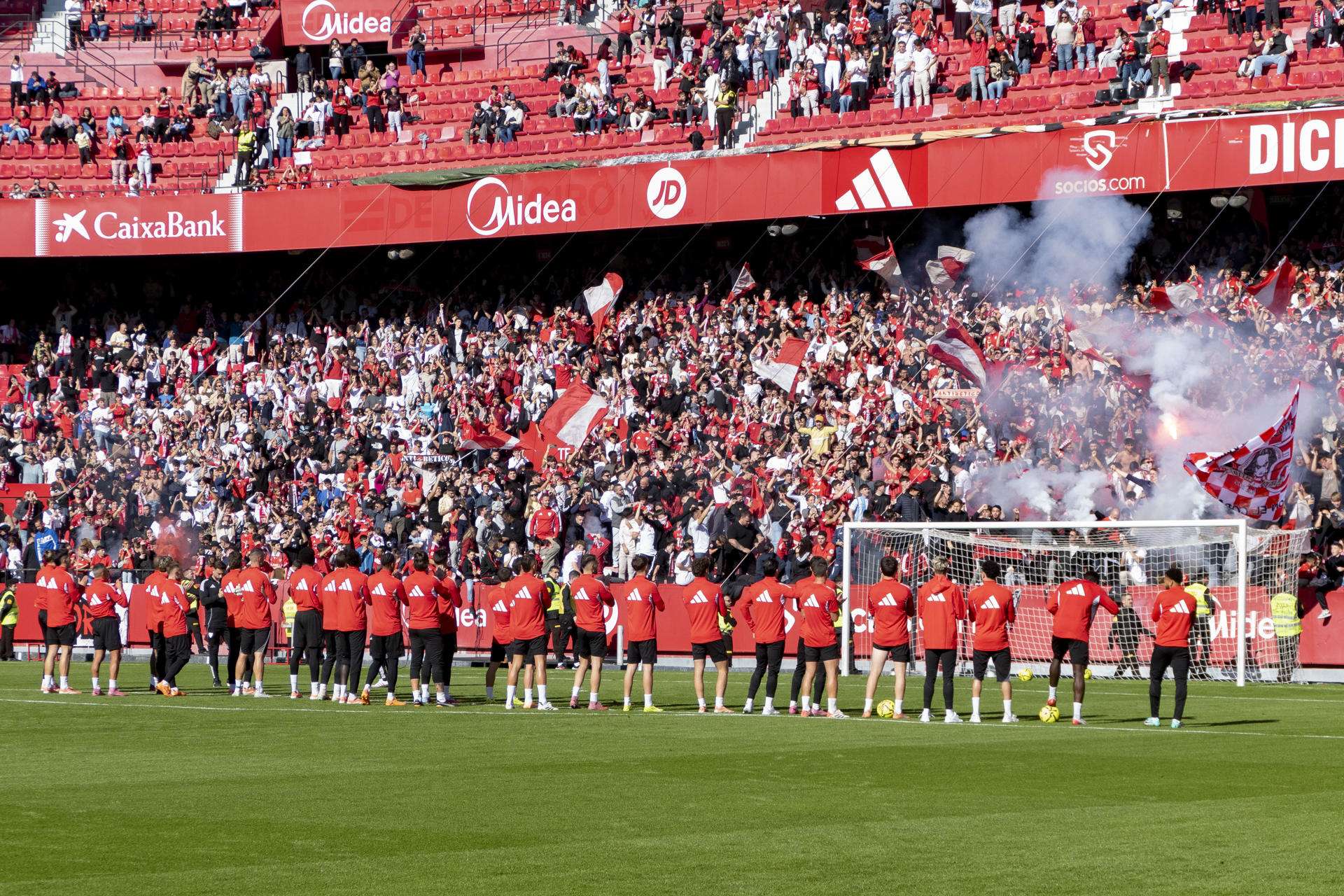 Fotografía de David Arjona, en la que puede verse en una imagen de archivo del 29 de noviembre de 2025 el estadio Ramón Sánchez Pizjuán, de Sevilla. EFE