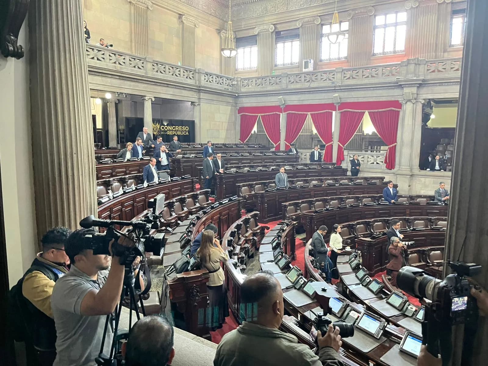 Congreso vuelve a estancarse por falta de quórum en sesión plenaria