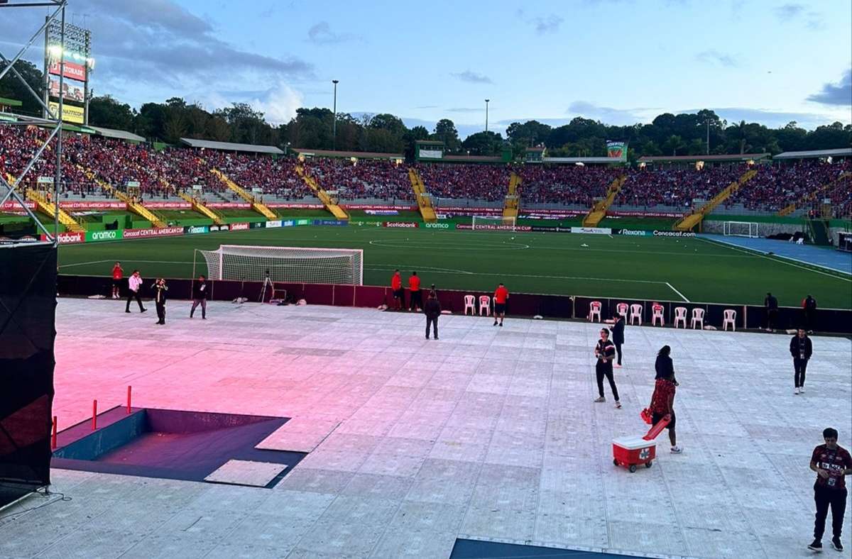 EN IMAGÉNES | El Cementos Progreso, totalmente lleno dos horas antes de la gran final