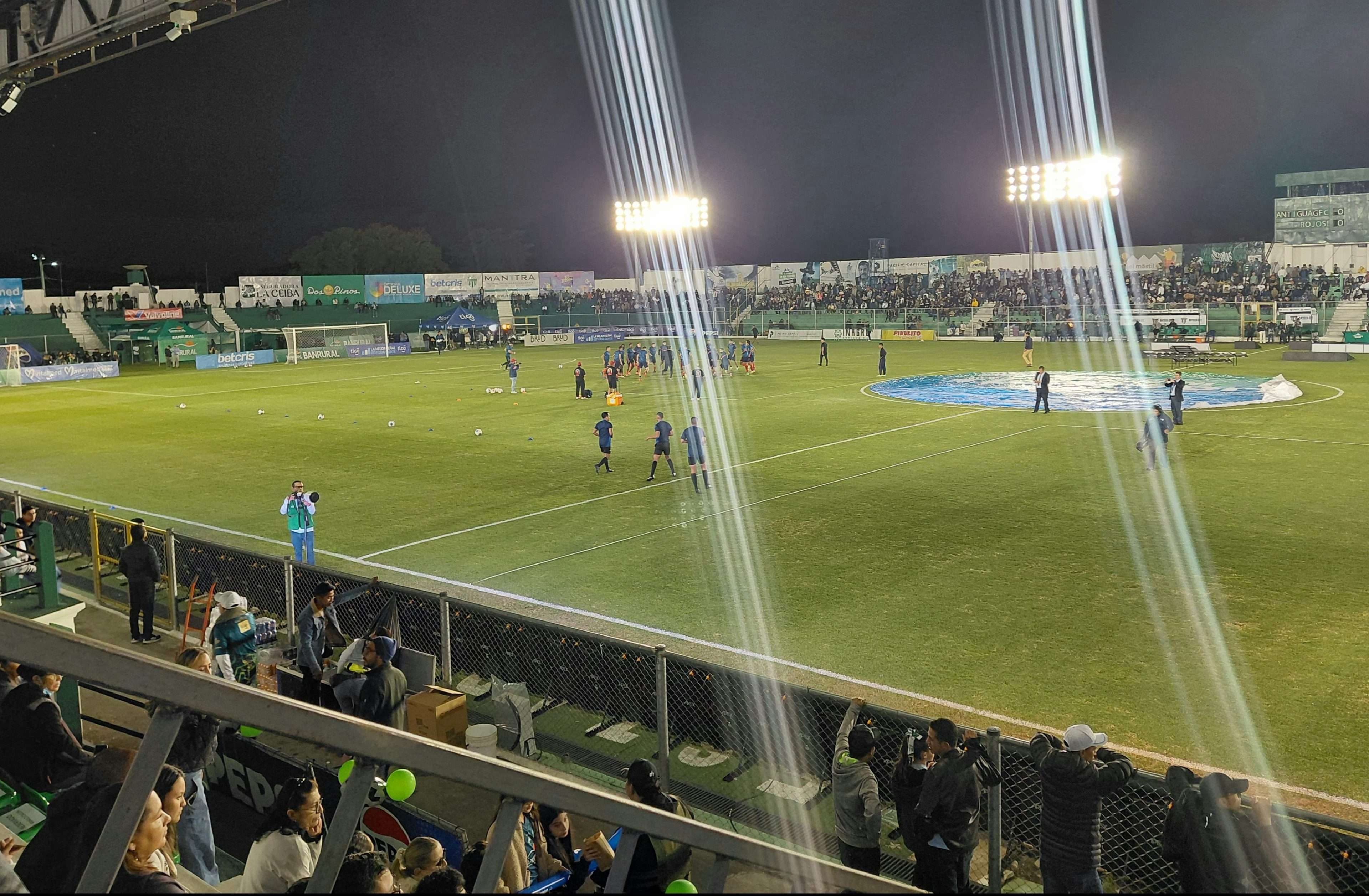 Municipal sale con su columna vertebral para la ida de la final ante Antigua