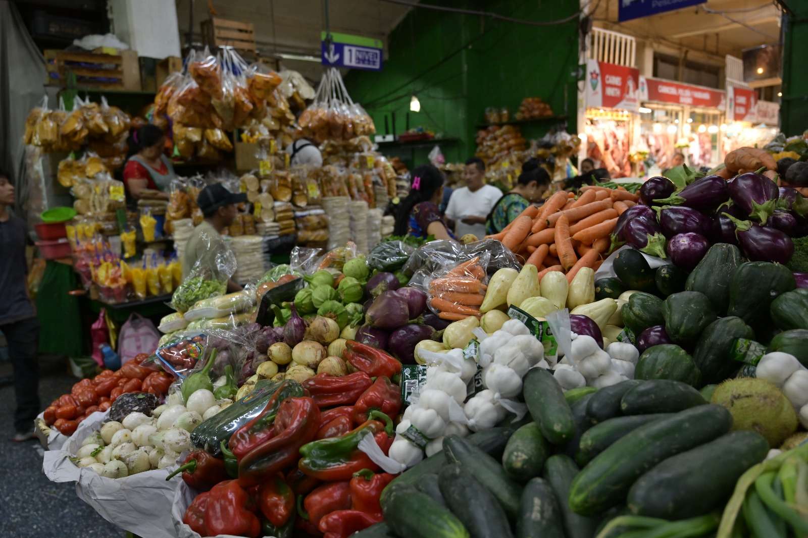 Productos falsificados y alimentos sin control: alerta por temporada navideña