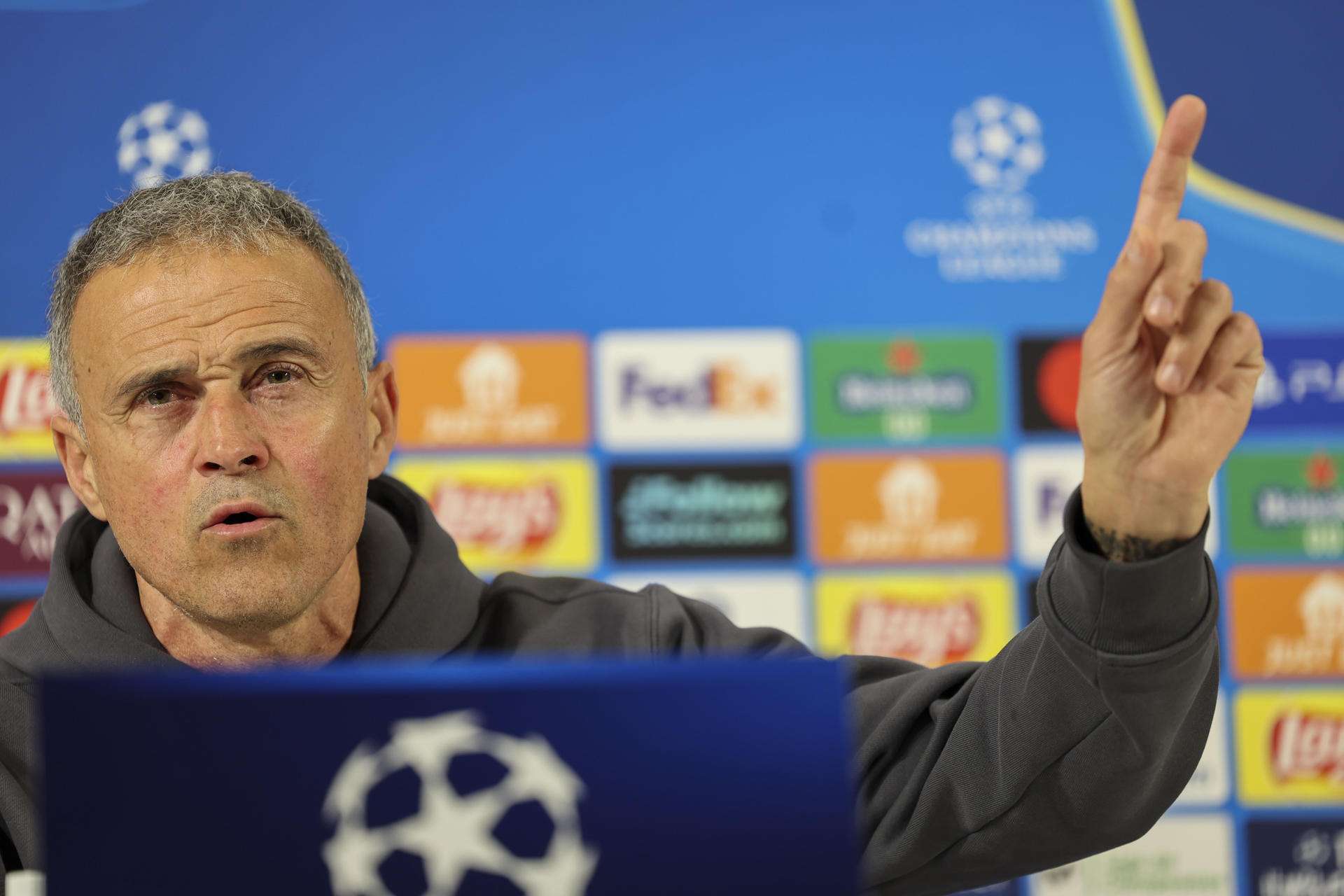 El París Saint-Germain se convirtió este domingo en el principal dominador de los 'Globe Soccer Awards 2025' al ganar siete premios (mejor club, entrenador, jugador, futbolista emergente, centrocampista, director deportivo y presidente). En la imagen de archivo, Luis Enrique, el entrenador con el que los franceses lograron su primera Liga de Campeones.EFE/Luis Tejido/Archivo