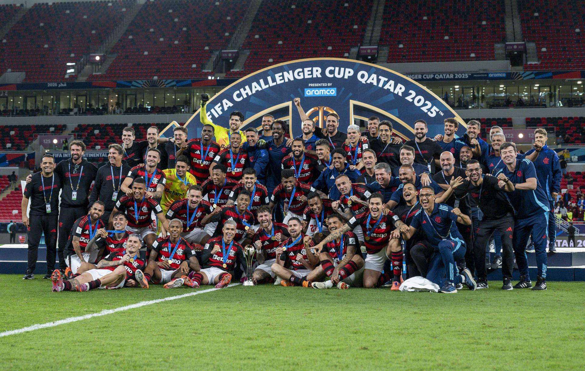 Los jugadores de Flamengo celebran la victoria en semifinales de la Copa Intercontinental ante el Pyramids FC, en Al-Rayyan, Catar. EFE/EPA/NOUSHAD THEKKAYIL