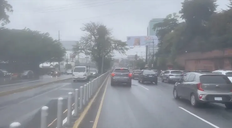 ¿Atrapado en el tráfico? La lluvia provoca tránsito lento en distintas zonas de la capital