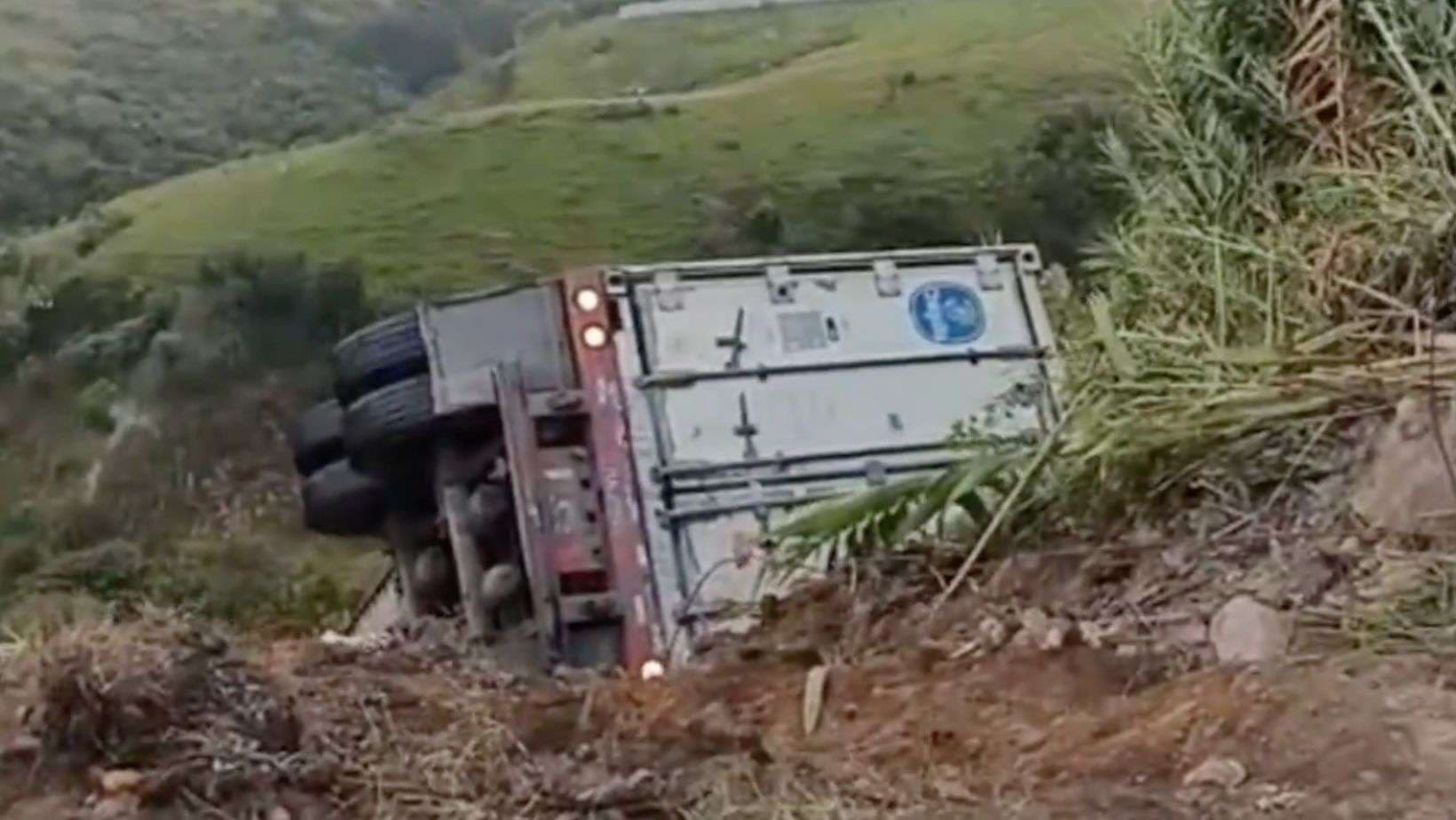 Accidente de transporte pesado afecta el tráfico en ruta al Atlántico