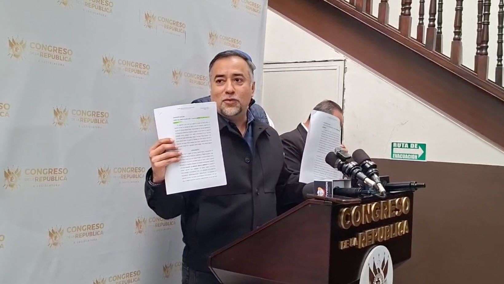 Legisladores de VOS apelan ante la CC tras restitución de la dirigencia a Carlos Bezares