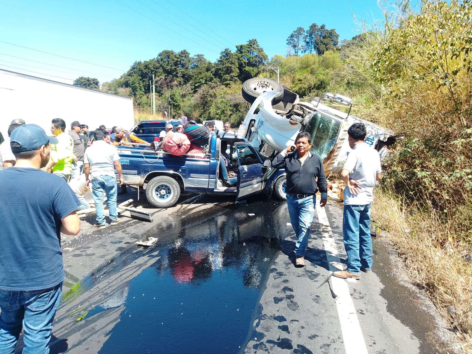 Última hora | Accidente múltiple bloquea ambos carriles en carretera a El Salvador
