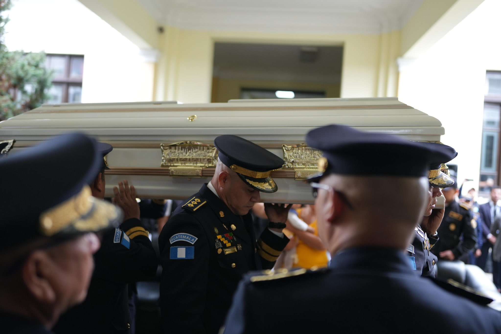 Diez familias en duelo tras caída de agentes de la PNC en ataques criminales