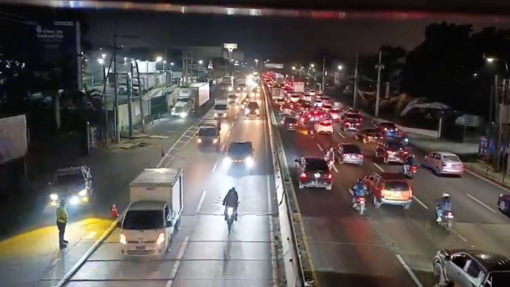 Tránsito lento complica el ingreso a la capital por principales carreteras