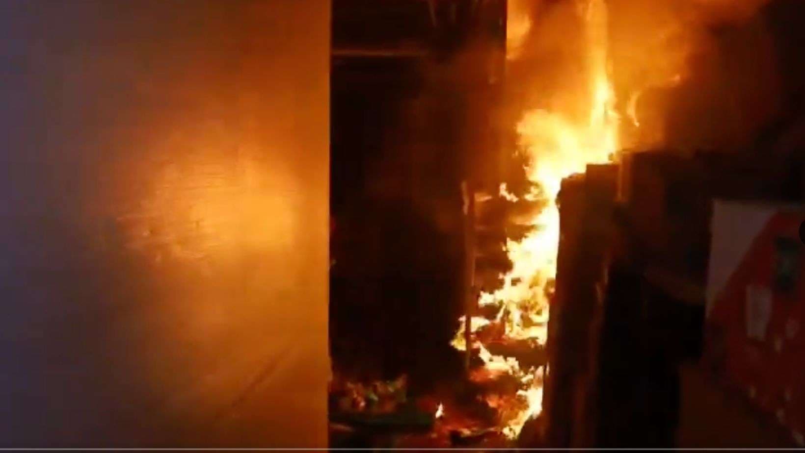 Incendio en bodegas obliga a cierres y desvíos