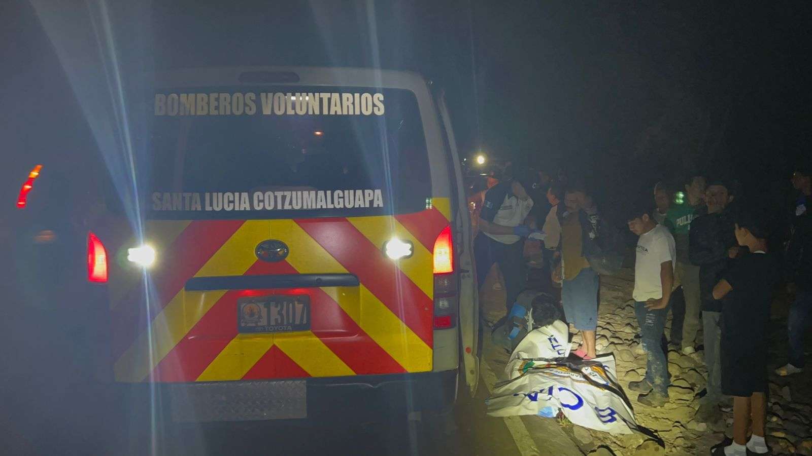 Colisión entre motocicleta y camión deja un fallecido y un herido en ruta al Pacífico