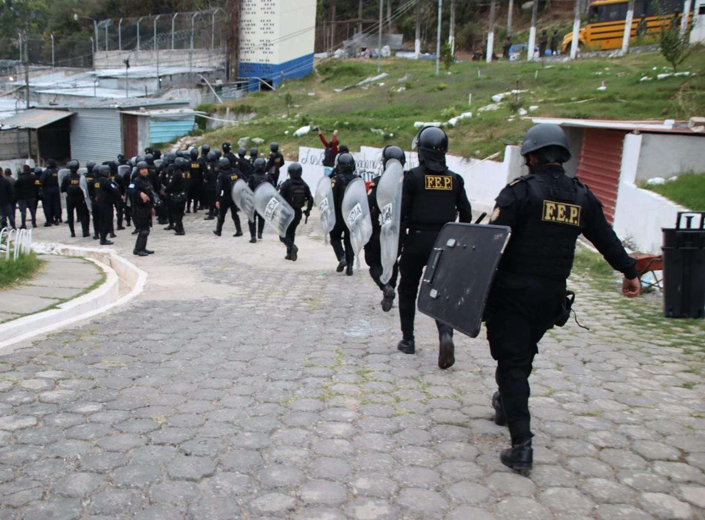 Autoridades realizan requisa en Preventivo zona 18 para recuperar el control