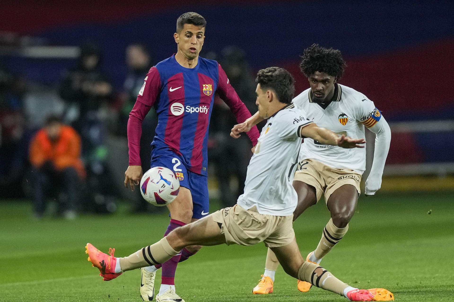 Cancelo ya está en Barcelona para pasar la revisión médica