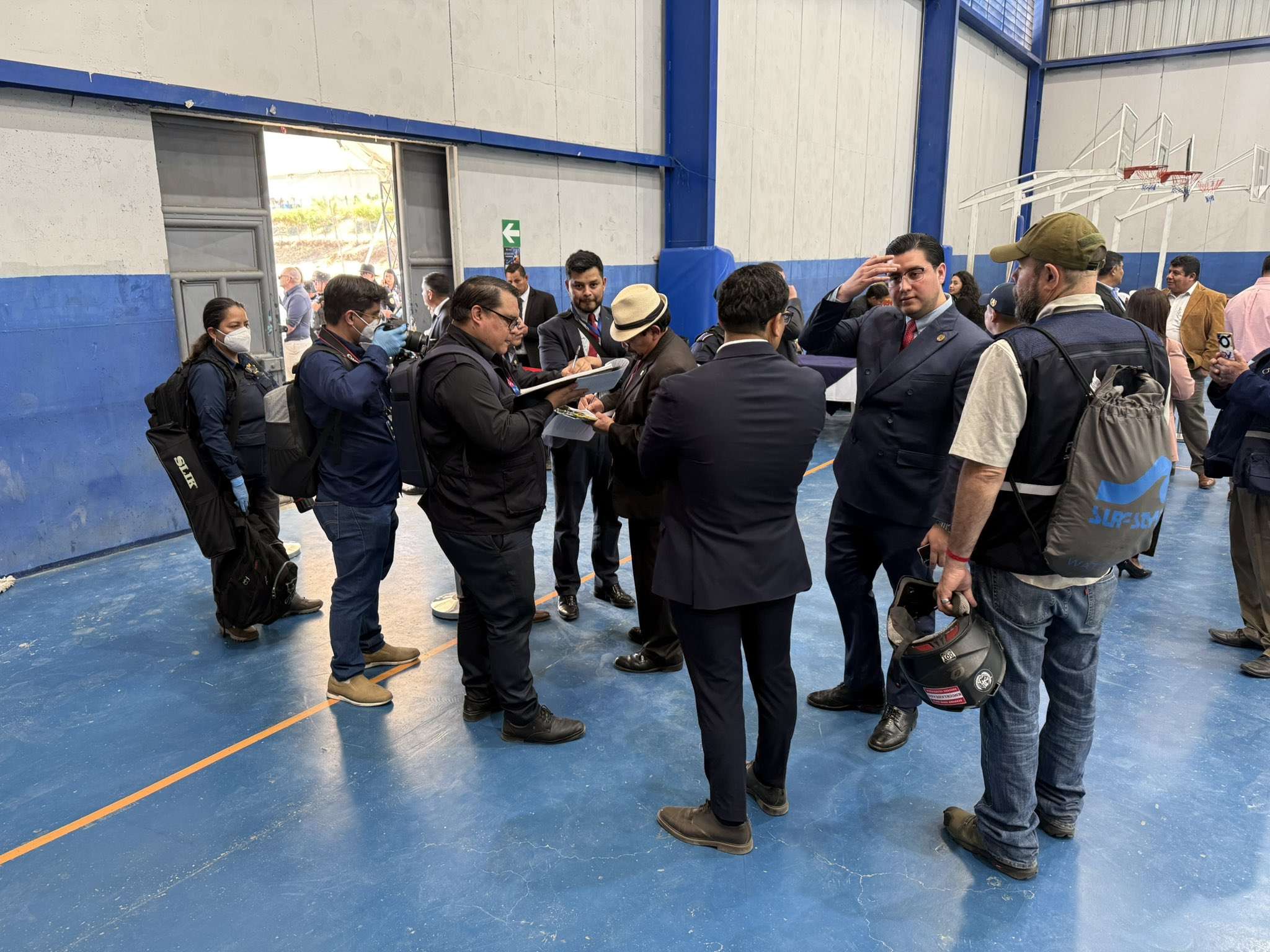 Luis Fernando Bermejo califica el allanamiento en el centro de votación del CANG como una afrenta al proceso electoral y expresa preocupación por una posible interferencia.