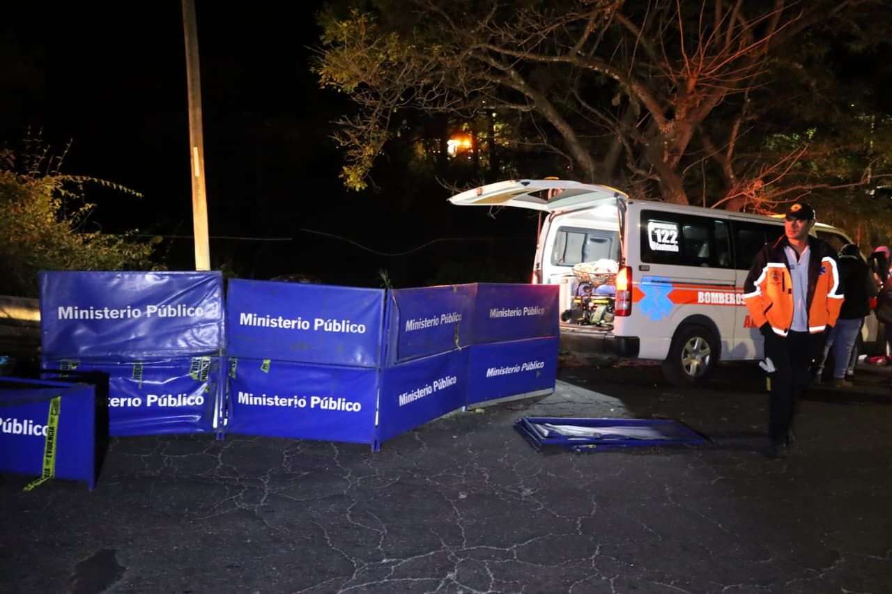 Tras percibir fuerte olor, localizan cuerpo en estado de descomposición en barranco de Mixco