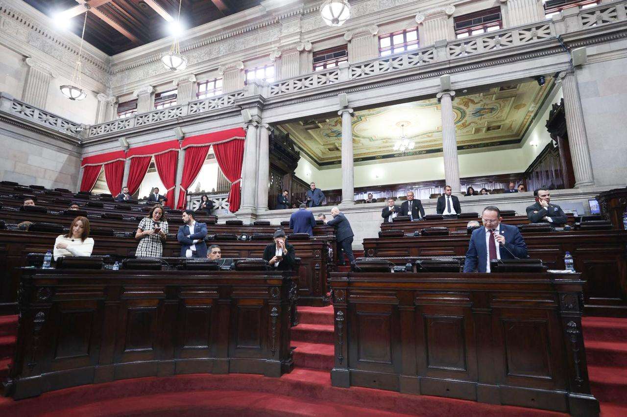 “Fue una artimaña”: diputada denuncia maniobra para proteger al ministro Abelardo Pinto